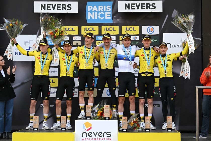 Paris-Nice stage 3: Victor Campenaerts (fourth to the right) celebrates the TTT victory with his teammates