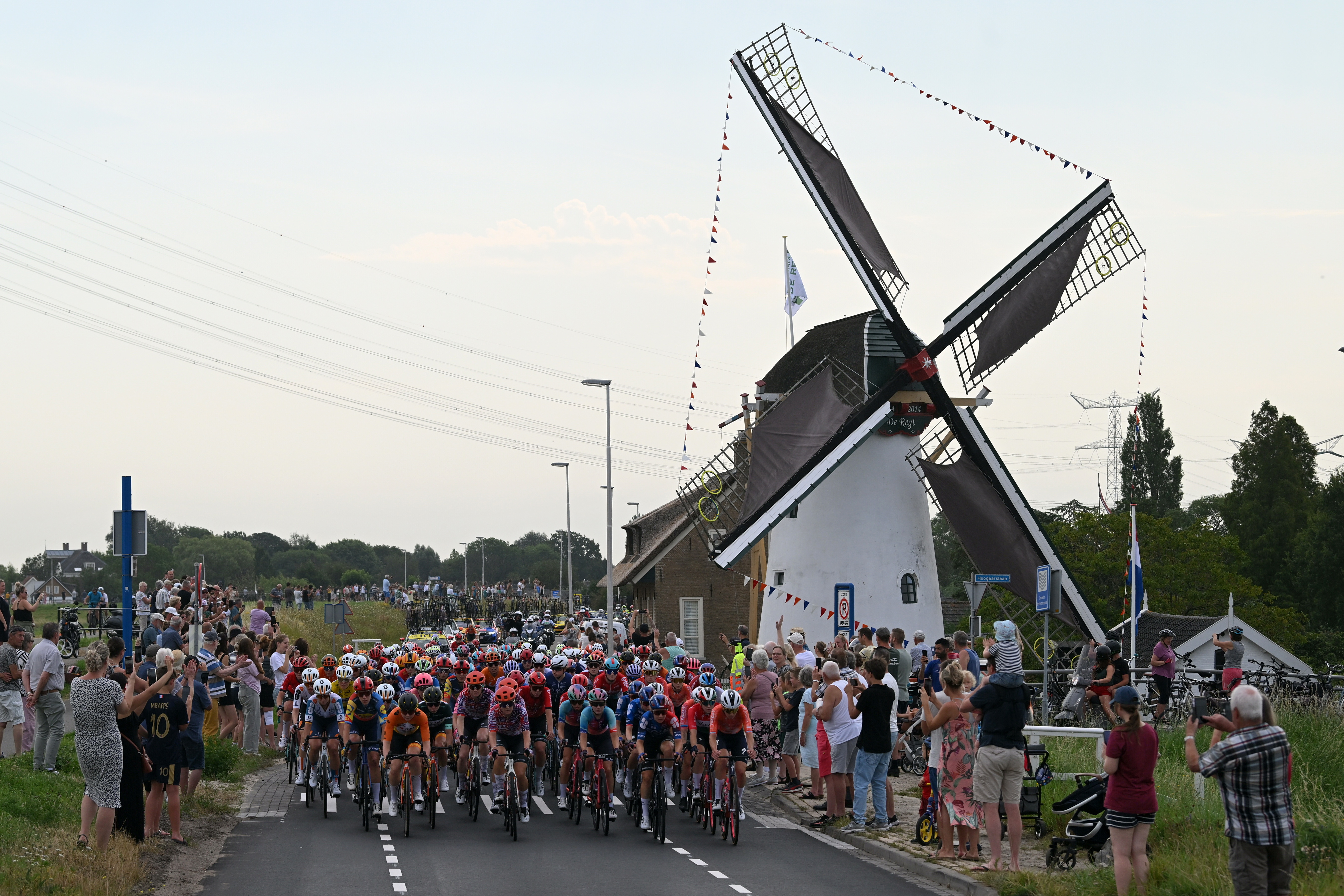 DORDRECHT NETHERLANDS AUGUST 13 A general view of the peloton passing through a landscape during the 3rd Tour de France Femmes 2024 Stage 2 a 679km stage from Dordrecht to Rotterdam UCIWWT on August 13 2024 in Dordrecht Netherlands Photo by Dario BelingheriGetty Images