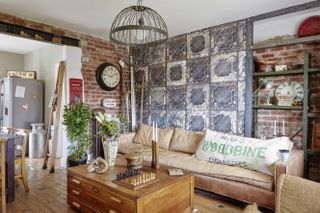 vintage livingroom wire pendant light bookshelf lamp flowers wooden furinature kitchen open plan