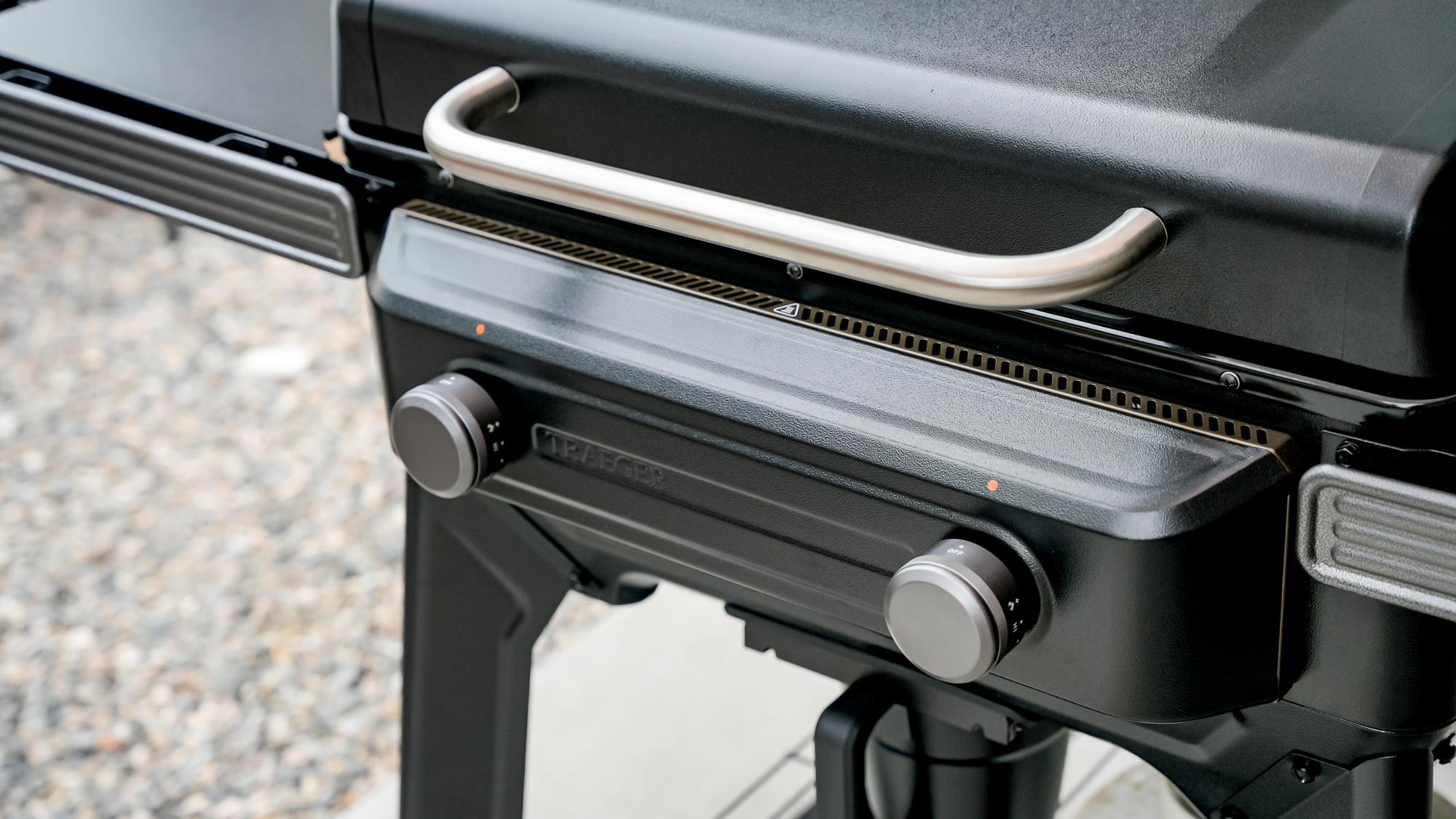 Traeger Flatrock 2 Zone Griddle in a back yard