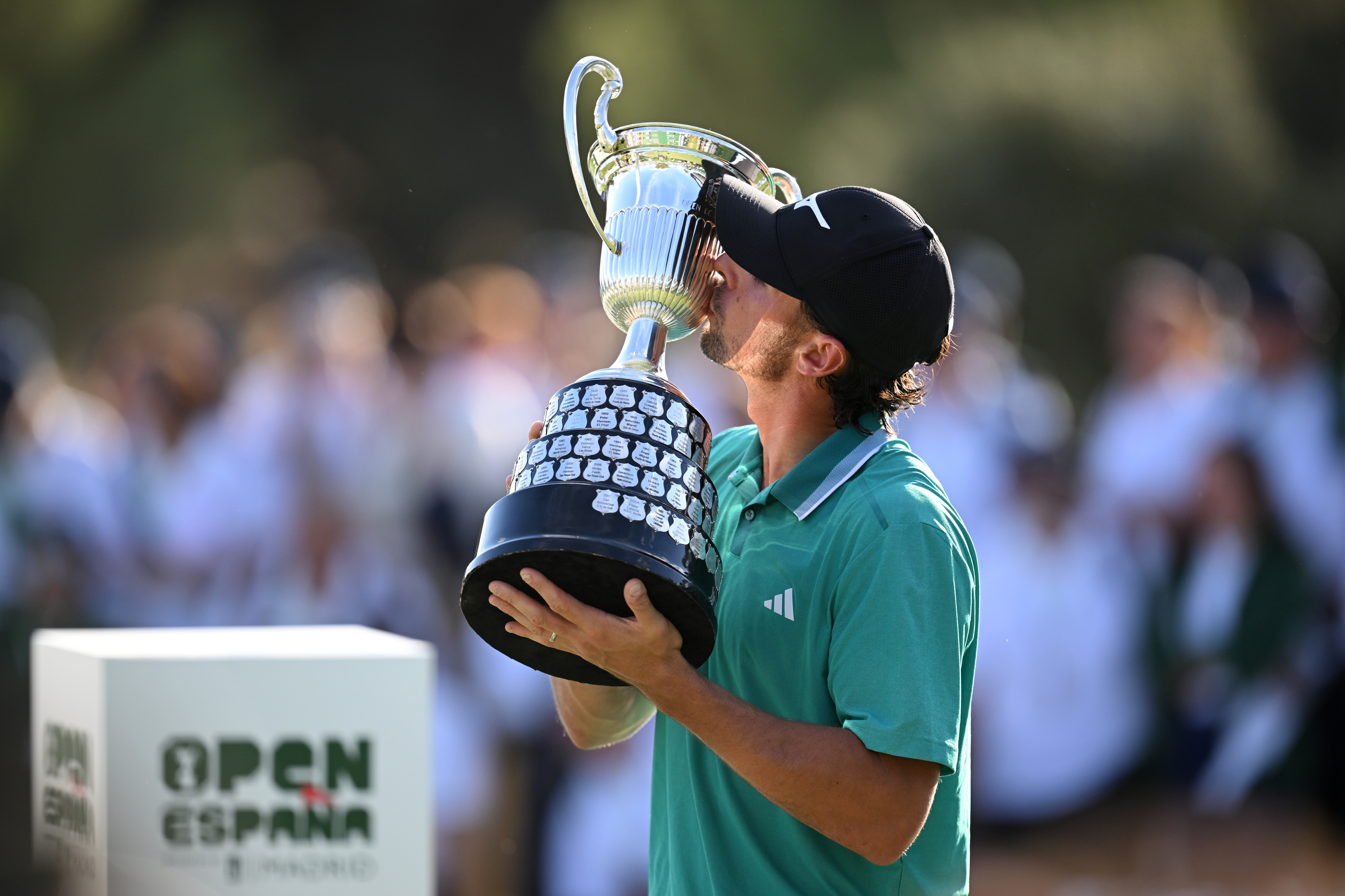 Marco Penge kisses the Open de Espana trophy