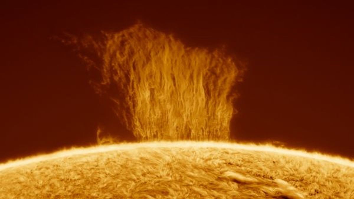 60,000-mile-tall ‘plasma waterfall’ seen showering the sun with impossibly fast fire