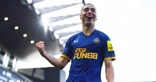 Manchester United target Miguel Almiron of Newcastle United celebrates after scoring their sides fourth goal during the Premier League match between Fulham FC and Newcastle United at Craven Cottage on October 01, 2022 in London, England.