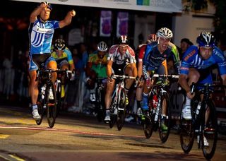 Robert Forster (Left) raises his arms as Jake keough (Right) wins Spartanburg Crit 2012