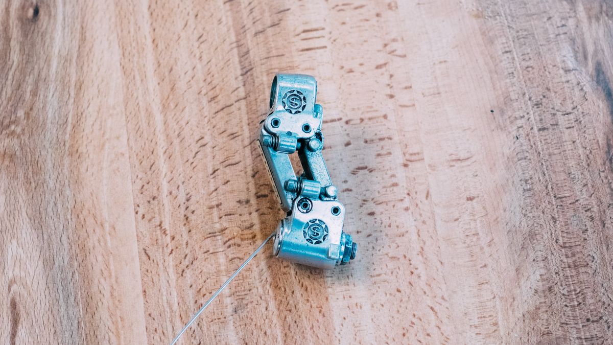 How does a rear derailleur work? Cyclingnews