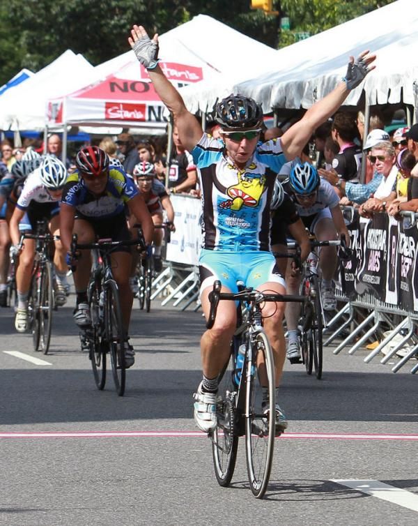 And Laura Van Gilder (Mellow Mushroom) leaves them all behind as she takes the win.