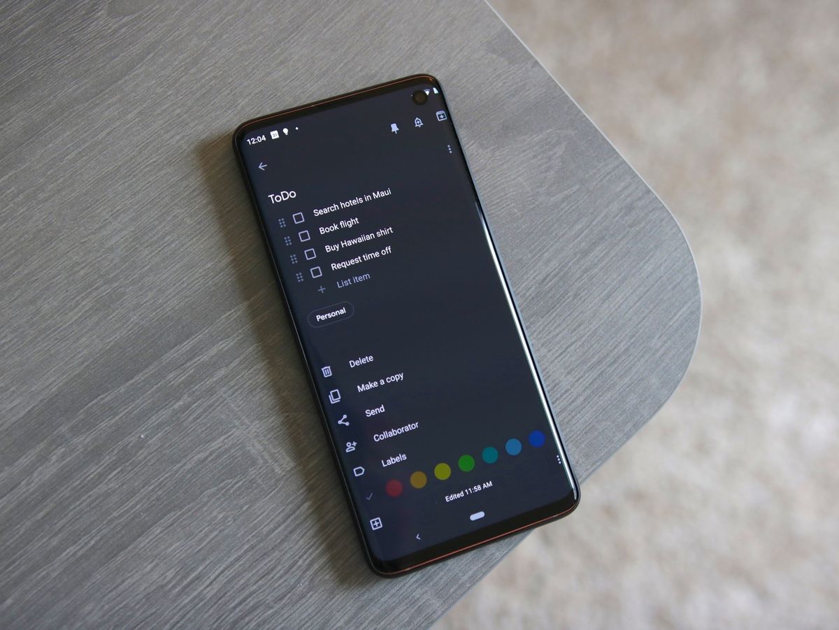 Google Keep in Dark Mode on a Pixel 3 XL