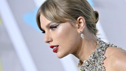 taylor swift vma makeup