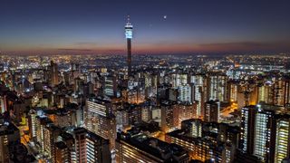 A photo of the skyline of the city of Johannesburg at night