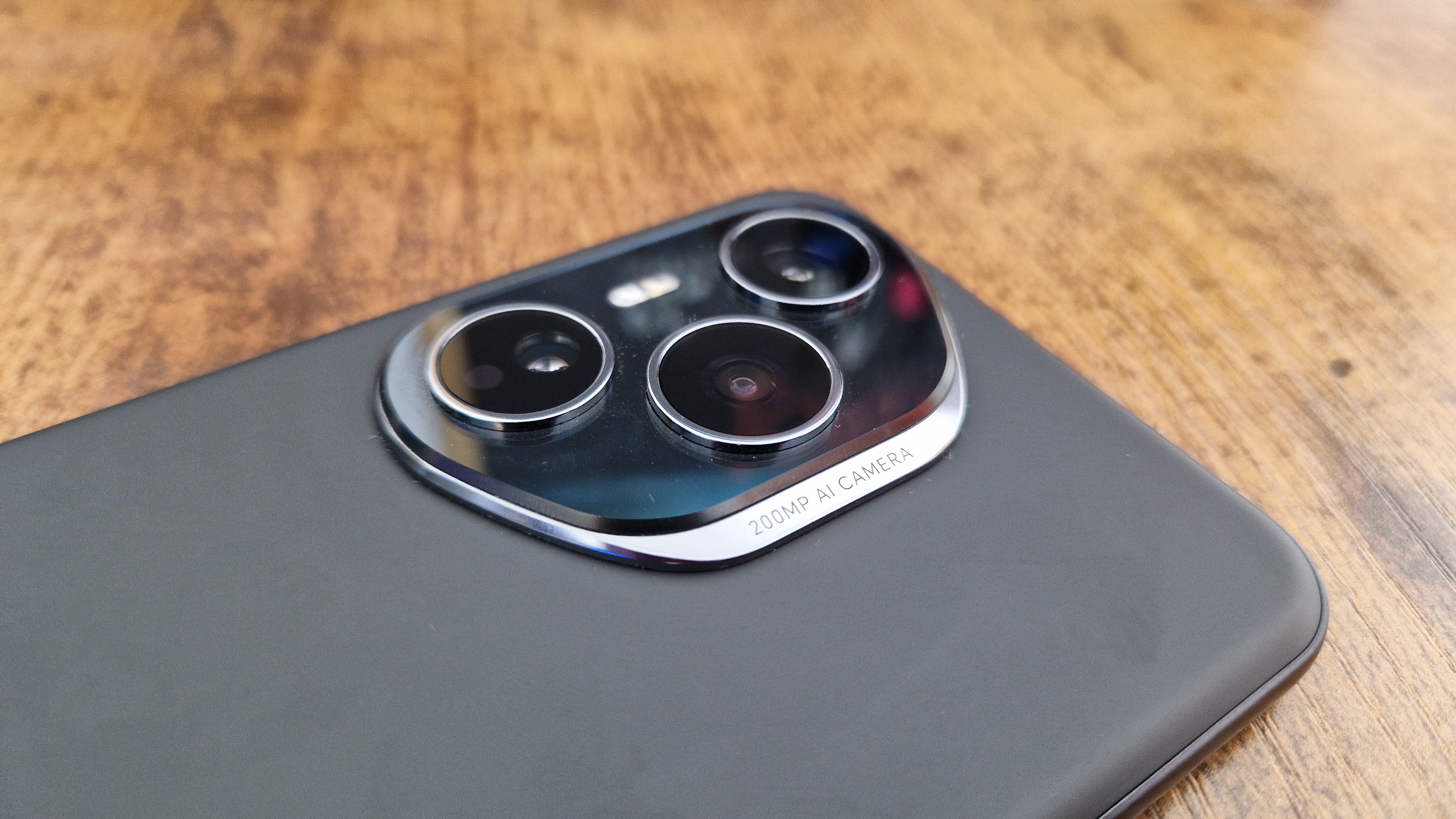 The Camera lenses of the Honor 400 Pro