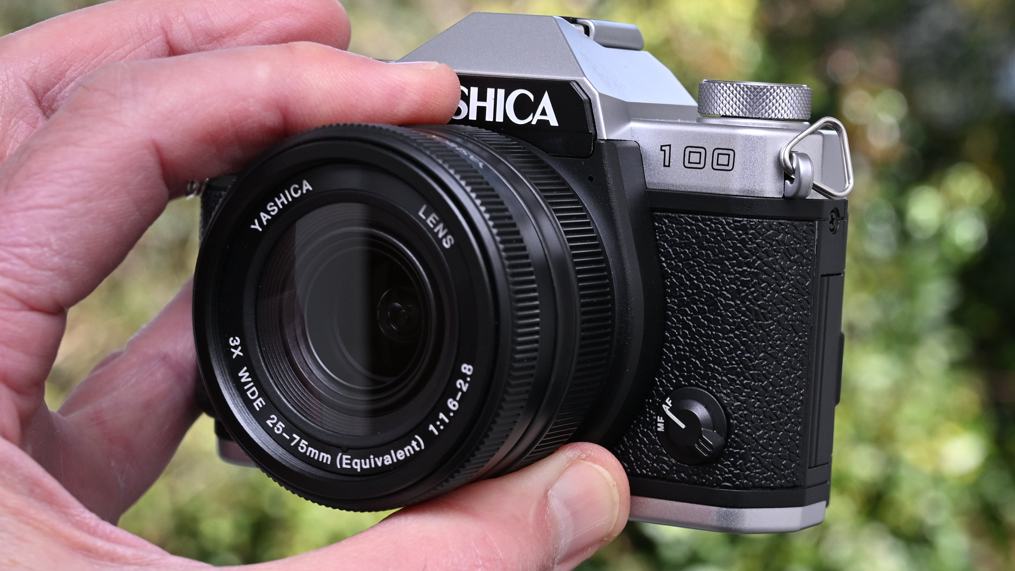 Yashica FX-D 100 product shot