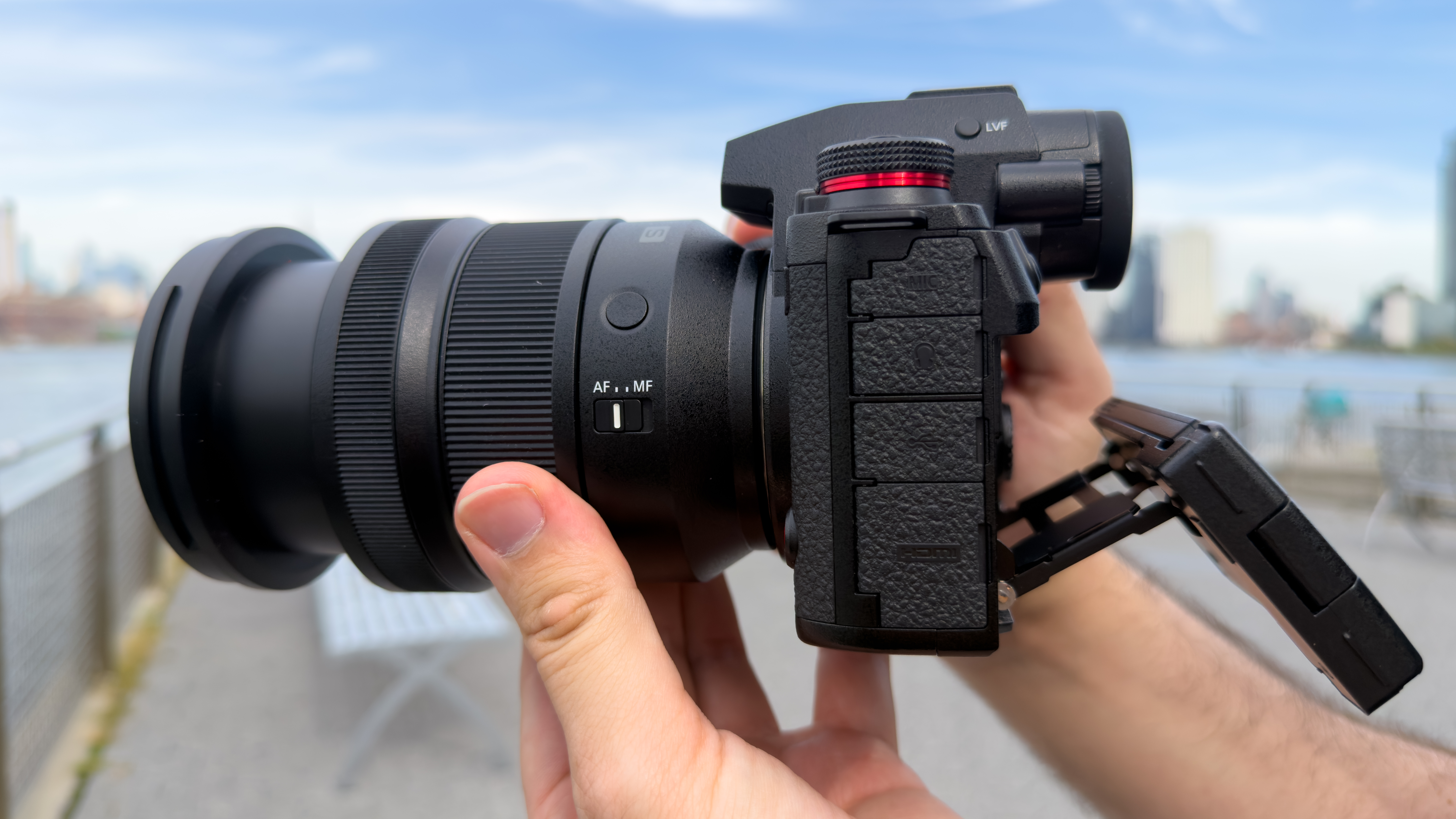 Panasonic Lumix S1R II - Left Side