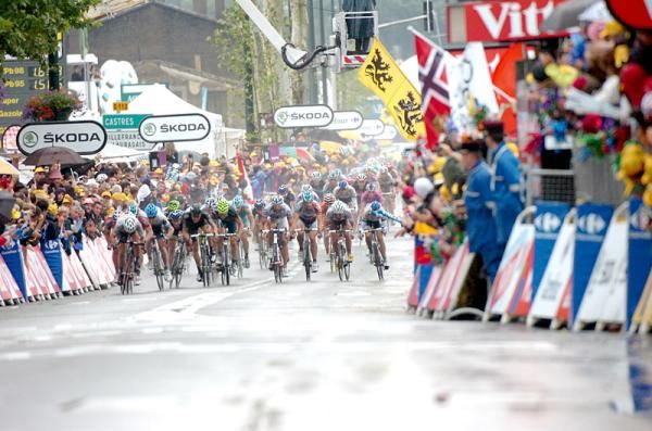 The Manx Missile is moments away from his third stage win this Tour.