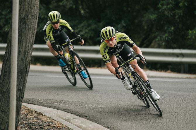 Grace Brown leads Mitchelton-Scott teammate and leader Amanda Spratt in the breakaway at the 2020 Australian Road Championships, with Spratt taking the elite women&#039;s road race title