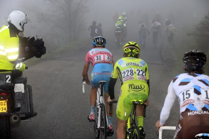 Vincenzo Nibali (Astana) leads the favourites up to Paolini