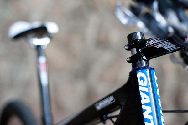 Chris King is a new team sponsor this year and its new InSet internal-cup headset is fitted to Emmett's hardtail.