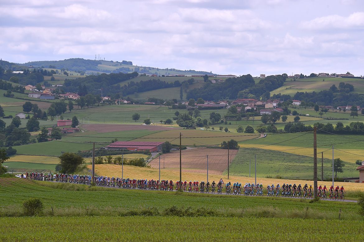 Teams organise in colour order