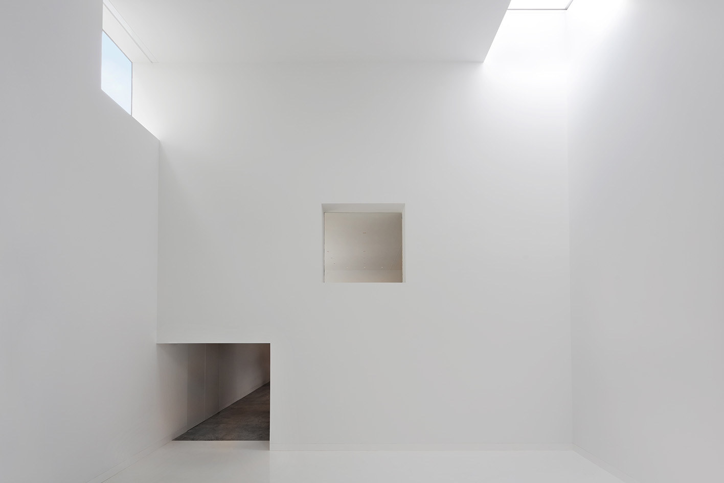 minimalist interior at Magazzino Italian Art