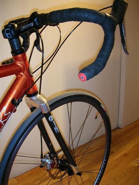Trek Portland front end - with Bontrager carbon fibre fork, paired spoke wheels and Avid mechanical disc brakes
