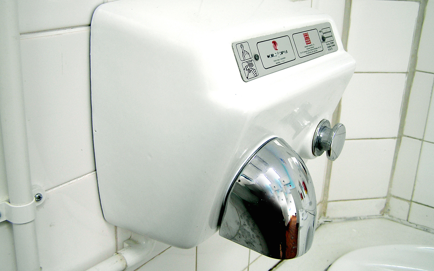 Jet hand dryers shouldn't be in hospital bathrooms, scientists say