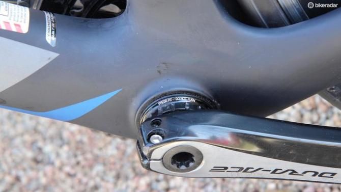 The massive BB area translates to an efficient drivetrain. A Praxis conversion bottom bracket holds the Shimano Dura-Ace 9000 crank in the PF30 shell