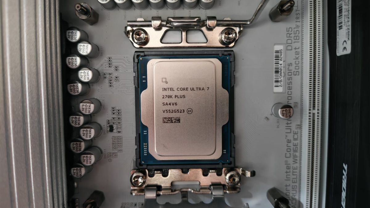 A straight-on image of the branding on the Intel Core Ultra 7 270K Plus