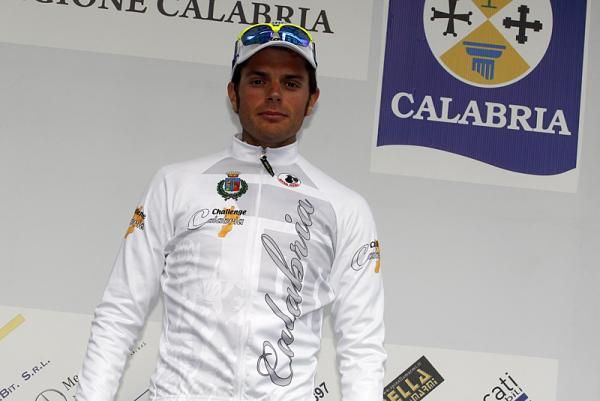 Best young rider Damiano Caruso in white.