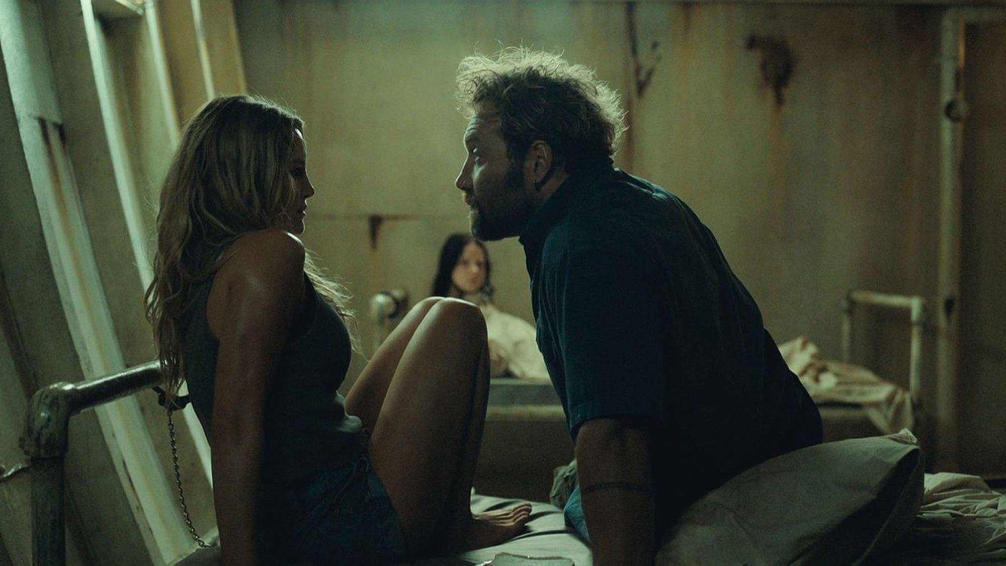 (L-R) Hassie Harrison as Zephyr and Jai Courtney as Tucker in "Dangerous Animals"