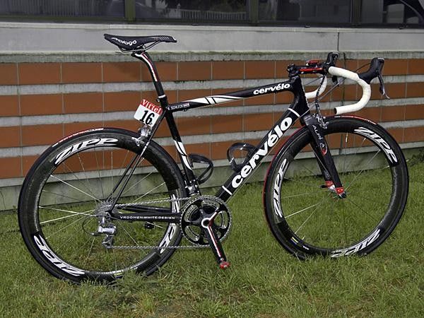 Rising star Andy Schleck (CSC-Saxo Bank) is competing in his first Tour de France on a Cerv&eacute;lo R3-SL.