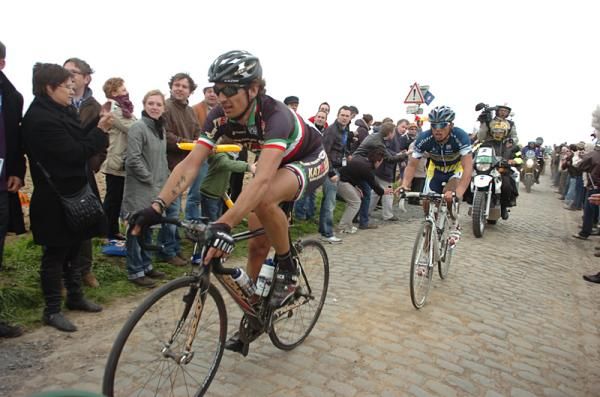 Filippo Pozzato (Katusha) leads Bjorn Leukemans (Vacansoleil)