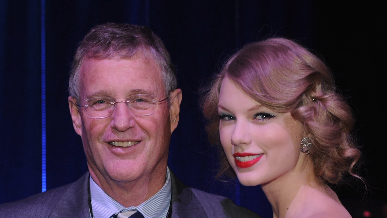 Taylor Swift and her dad smiling at the 2011 CMT Artists of the year celebration