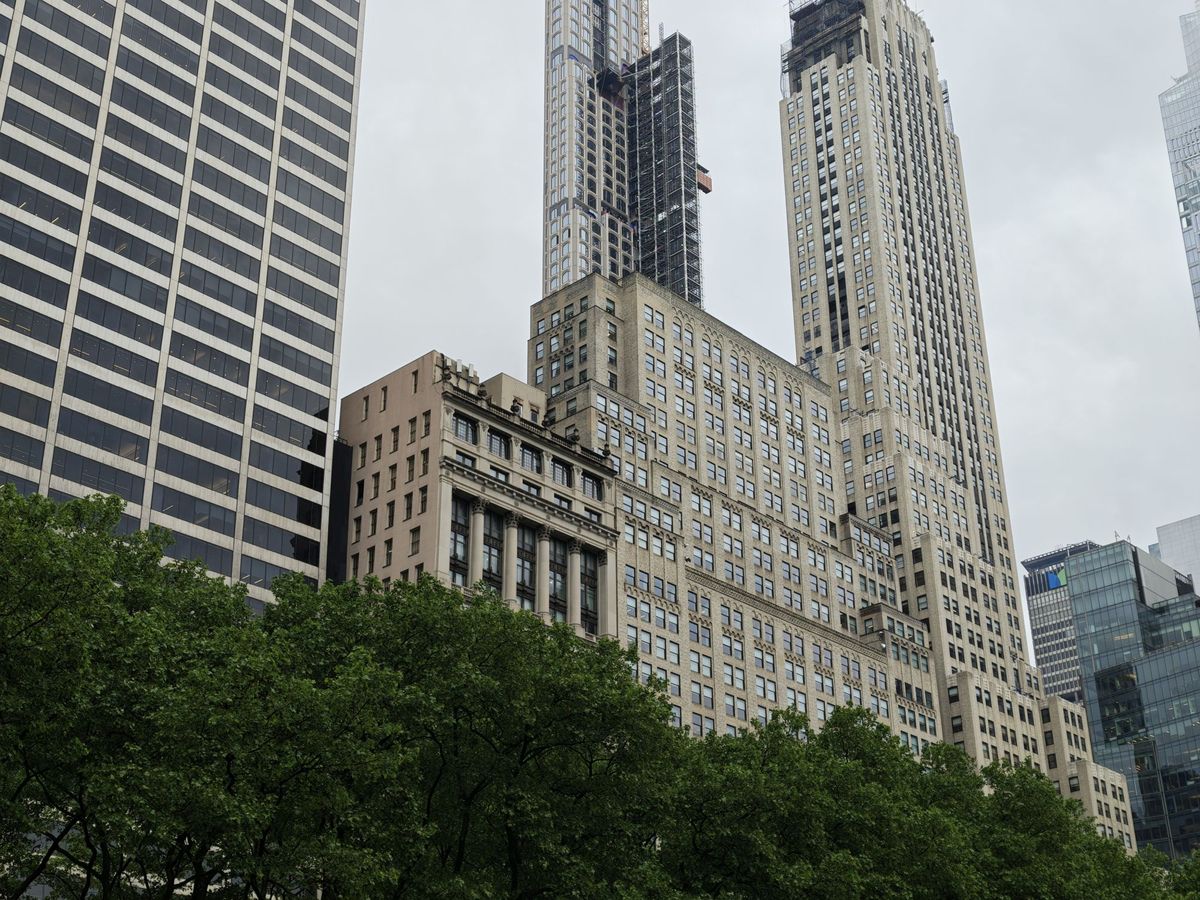 Motorola Razr Ultra 2025 zoom sample.