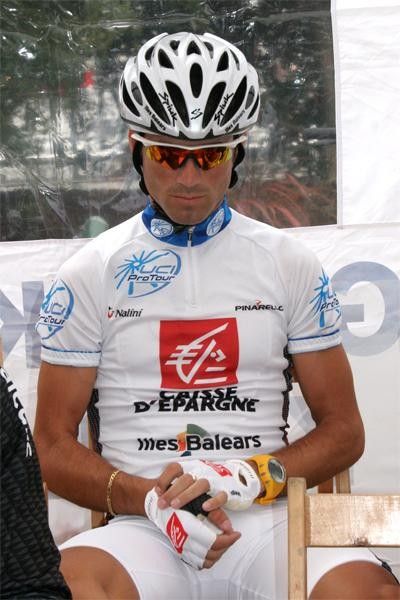 Alejandro Valverde (Caisse d'Epargne) got a very big response from the crowd, due in part to his status as ProTour leader but also because of his nationality