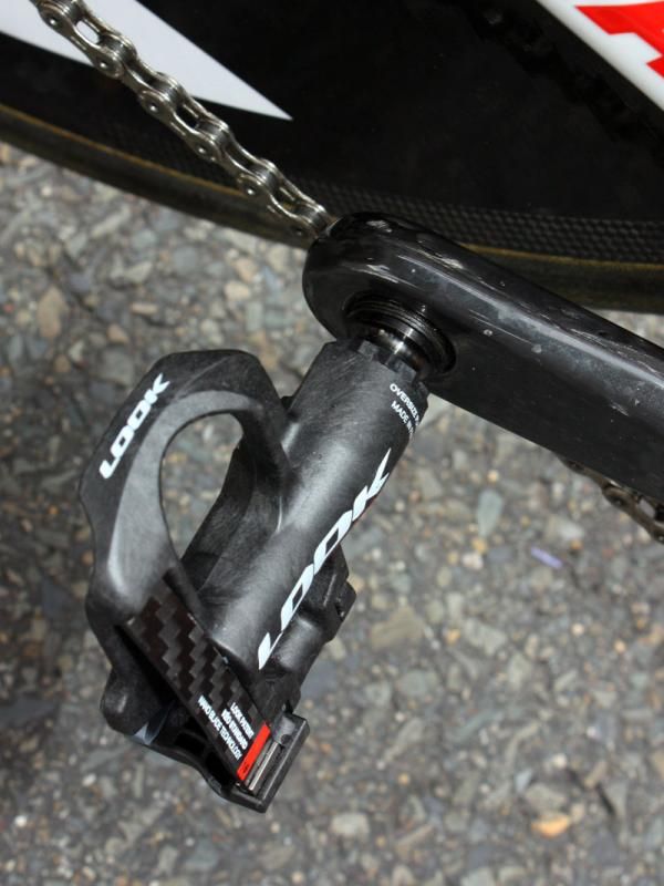A recent visit to the folks at Ret&uuml;l prompted Armstrong to run two pedal axle washers on the driveside to straighten out his stroke.