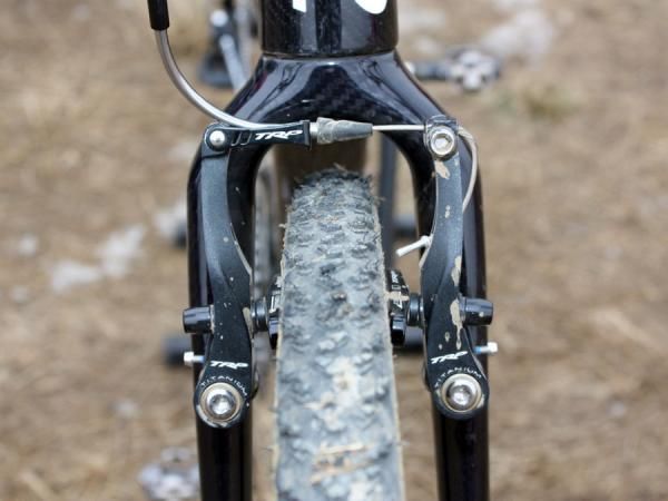 The oversized lower steerer tube allows for a bigger crown and more widely spaced fork legs for gobs of mud clearance.