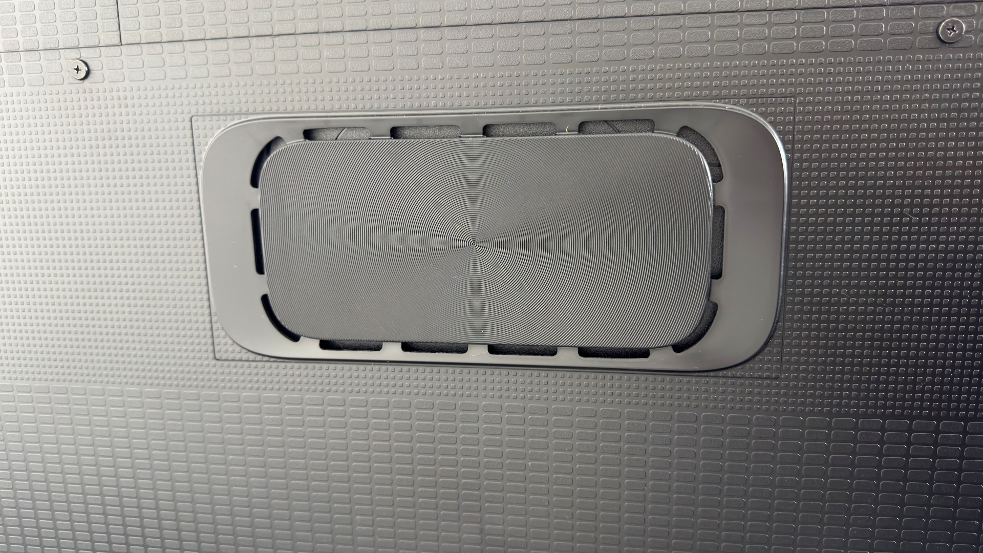 Hisense U75QG rear panel subwoofer