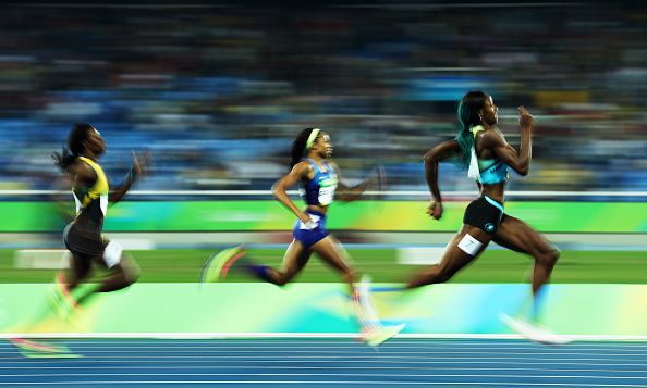 Shaunae Miller leads the way during the women&amp;#039;s 400-meter final.