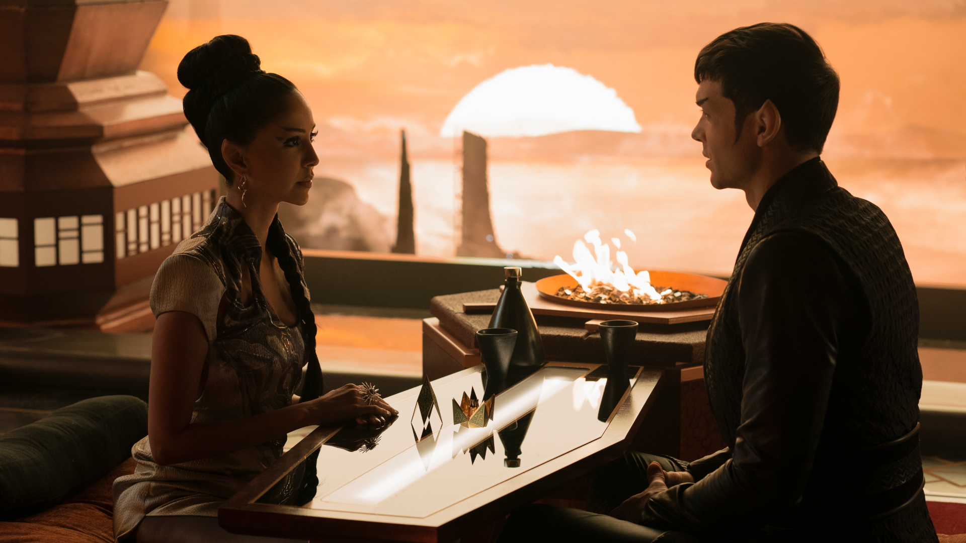 Gia Sanddhu是Tapring和Ethan Peck，就像Paramount+ Original Star Trek系列的Spock：奇怪的新世界。