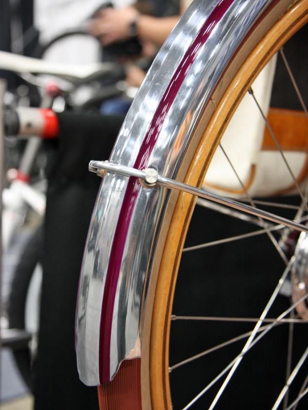 Stock Honjo aluminum fenders were highly polished and accented with color-matched paint.