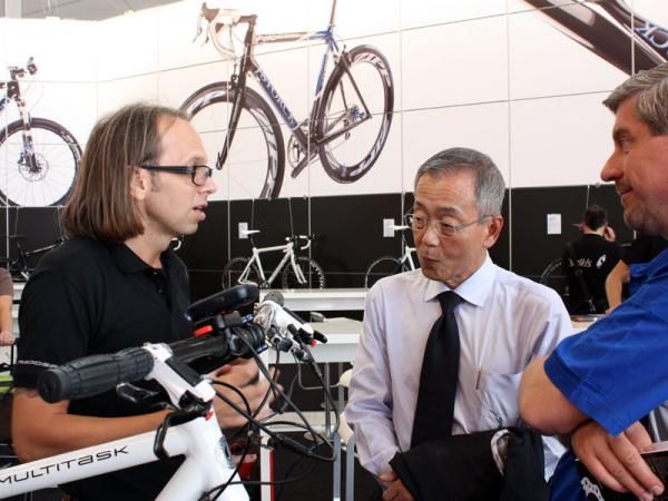 Marcus Storck and Yozo Shimano take a few minutes to chat during the show.