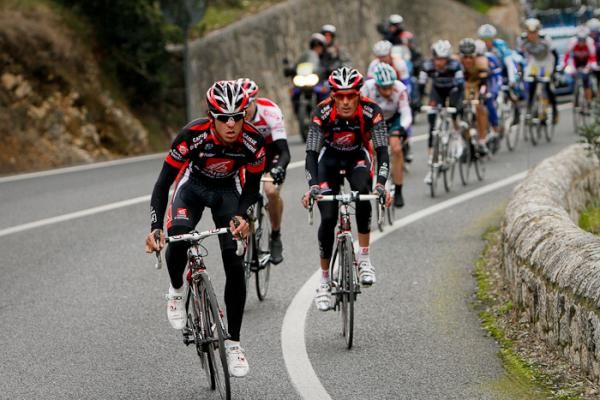 The Caisse d'Epargne riders in the breakaway get to the front and drive the pace up S&oacute;ller mountain.