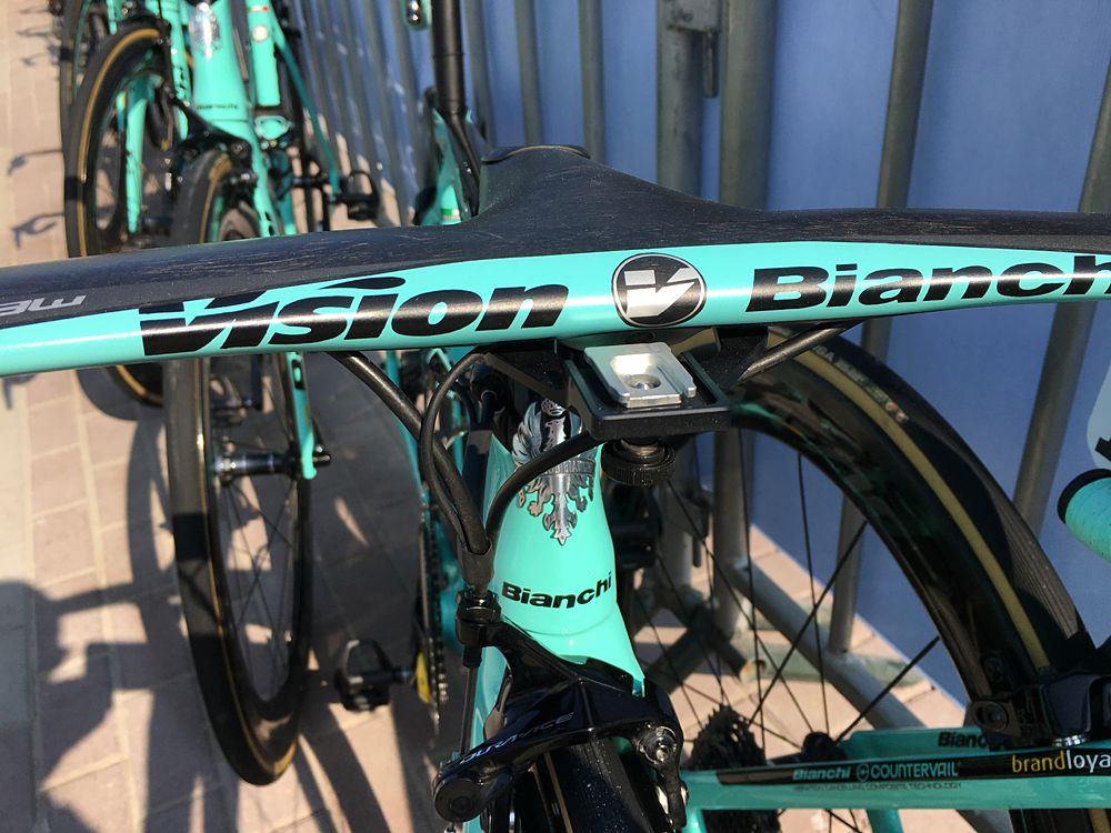 ylan Groenewegen and many of his LottoNL-Jumbo teammates use the Vision carbon fibre aero bar