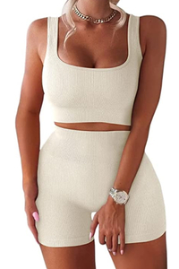 QINSEN 2 Piece Seamless Yoga Outfit $30 $24 at Amazon