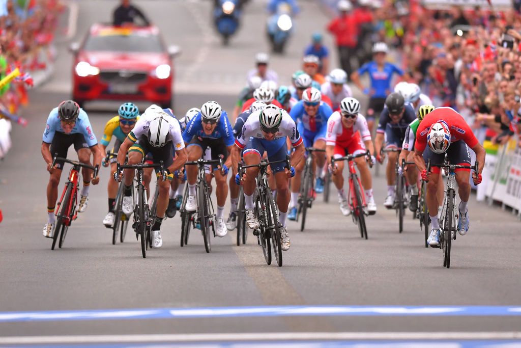 Cycling: 90th Road World Championships 2017 / Men Elite Road Race
Arrival / Sprint / Peter SAGAN (SVK)/ Alexander KRISTOFF (NOR)/ Michael MATTHEWS (AUS)/ Matteo TRENTIN (ITA)/ Ben SWIFT (GBR)/ Greg VAN AVERMAET (BEL)/ Michael ALBASINI (CHE)/ Fernando GAVIRIA RENDON (COL)/ Alexey LUTSENKO (KAZ)/ Julian ALAPHILIPPE (FRA)/
Bergen - Bergen (276,5km) / RR / Bergen / RWC / &Acirc;&copy; Tim De Waele