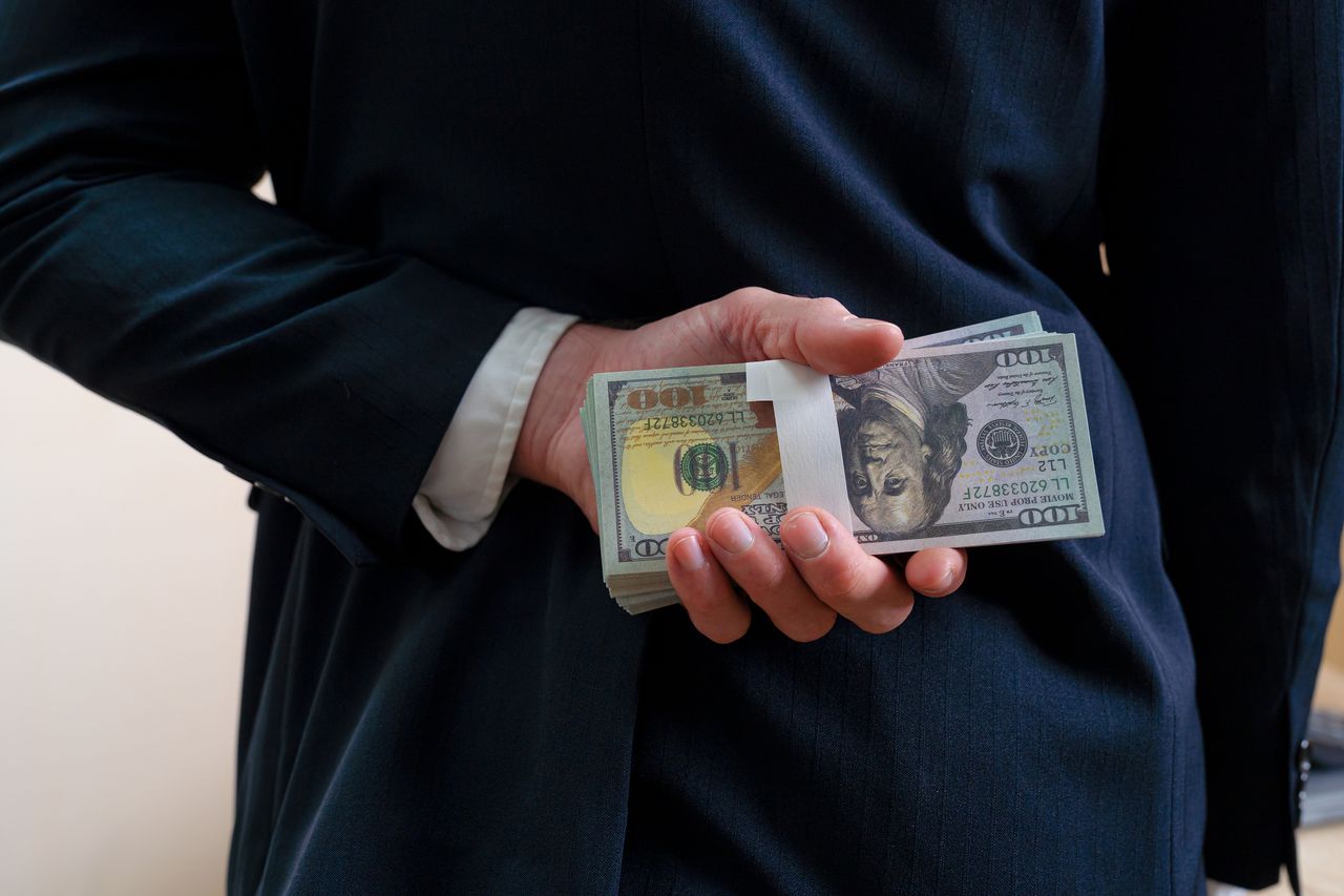 MoneyWireDaily — 7 Investing Secrets to Maximize Your Wealth