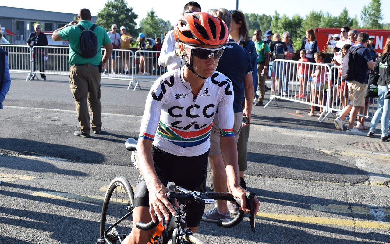 Ashleigh Moolman-Pasio wears her eye-catching South African national champion jersey