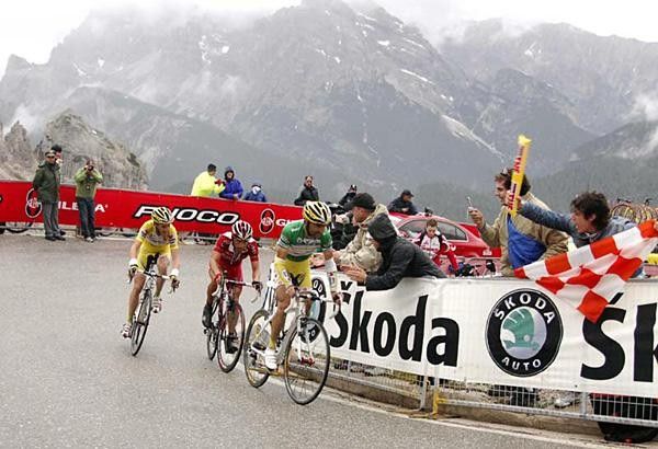 The race leaders charge to the finish, led by Piepoli, Parra and Ricc&ograve;.