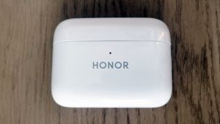 The charging case of the Honor Earbuds 2 Lite closed