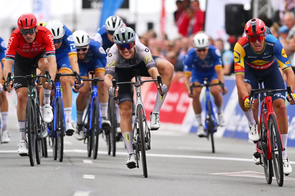 Grand Prix d&#039;Isbergues-Pas de Calais 2023: Matteo Moschetti in sprint finish