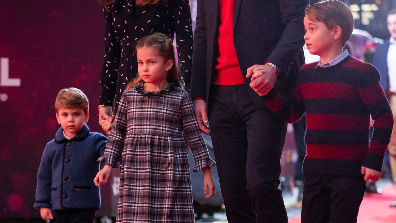  Prince William, Duke of Cambridge and Catherine, Duchess of Cambridge with their children, Prince Louis, Princess Charlotte and Prince George, attend a special pantomime performance at London&#039;s Palladium Theatre, hosted by The National Lottery, to thank key workers and their families for their efforts throughout the pandemic on December 11, 2020 in London, England. 